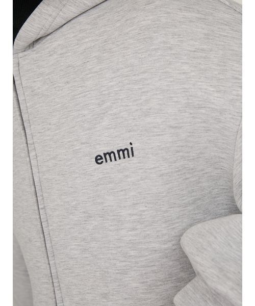 emmi（エミ）の「emmiロゴジップアップダンボールフーディ（パーカー・レディース・グレー/ブラウン/ネイビー・F）」の9枚目の写真