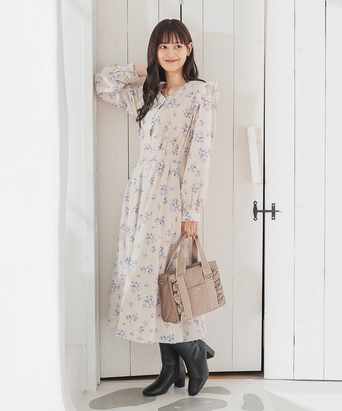 Honeys（ハニーズ）の「肩フリルワンピース（ワンピース・レディース・ブラウン系その他/ブルー系その他/ベージュ系その他・3L/L/LL/M/S）」の13枚目の写真