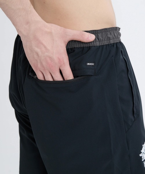 RVCA（ルーカ）の「RVCA メンズ YOGGER STRETCH CONTR ショートパンツ 【2025年秋冬モデル】/ルーカウエストゴムグラフィックプリントストレッチアクティブショートパンツ（その他パンツ・メンズ・ブラック・SMALL/MEDIUM/LARGE/X-LARGE）」の6枚目の写真