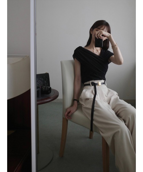 amel（エイメル）の「【RE ARRIVAL】アシンメトリークロスチュールトップス（シャツ/ブラウス・レディース・ブラック・FREE）」の3枚目の写真