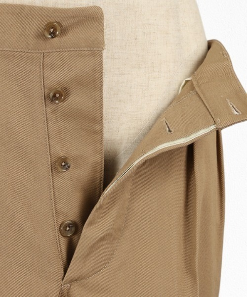 ASTRONOMY(アストロノミー)の「ツータックフレンチチノ(チノパンツ・メンズ・ネイビー/ベージュ・マルチサイズ)」の4枚目の写真