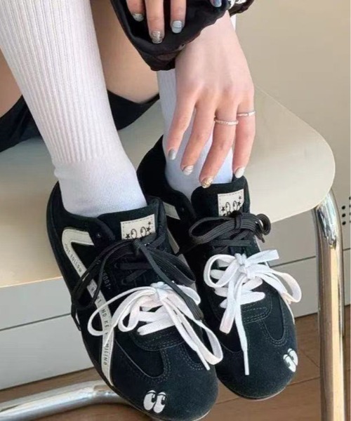 SHEPP（シープ）の「ワンポイント 刺繍 配色 ローカット スニーカー / ラインスニーカー 軽量（スニーカー・レディース・ピンク/レッド/ブラウン/ブラック・L/M）」の10枚目の写真