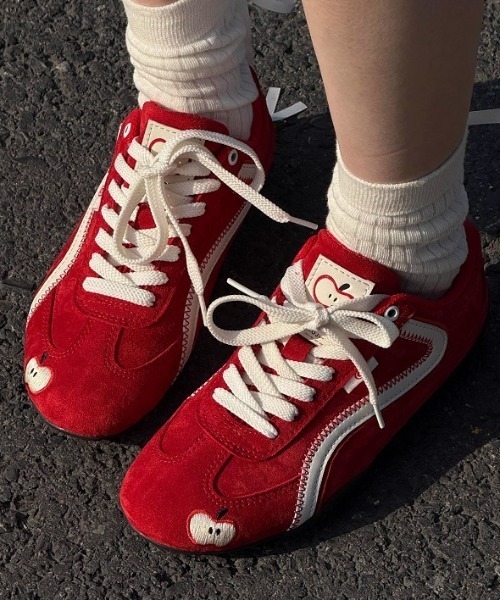 SHEPP（シープ）の「ワンポイント 刺繍 配色 ローカット スニーカー / ラインスニーカー 軽量（スニーカー・レディース・ピンク/レッド/ブラウン/ブラック・L/M）」の6枚目の写真