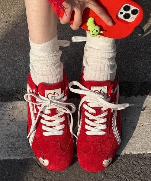 SHEPP（シープ）の「ワンポイント 刺繍 配色 ローカット スニーカー / ラインスニーカー 軽量（スニーカー・レディース・ピンク/レッド/ブラウン/ブラック・L/M）」の9枚目の写真