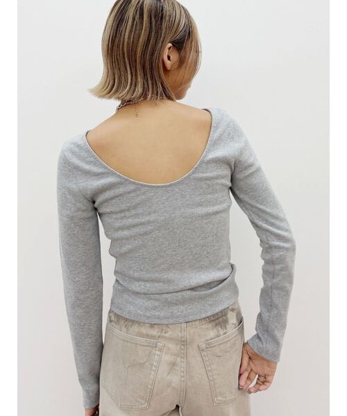 EVRIS（エヴリス）の「【WEB限定】バックオープンリブトップス（Tシャツ/カットソー・レディース・ブラック/ホワイト/ブルー/グレー・FREE）」の3枚目の写真