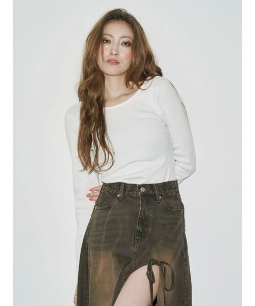 EVRIS（エヴリス）の「【WEB限定】バックオープンリブトップス（Tシャツ/カットソー・レディース・ブラック/ホワイト/ブルー/グレー・FREE）」の6枚目の写真