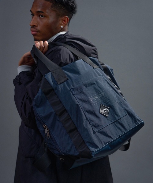 The DUFFER of ST.GEORGE（ザダファーオブセントジョージ）の「LUCEBER × BLACK LABEL 2WAY PARACHUTE BAG：ルースバー別注 2ウェイ パラシュートバッグ（トートバッグ・メンズ・ブラック/ネイビー・F）」の3枚目の写真
