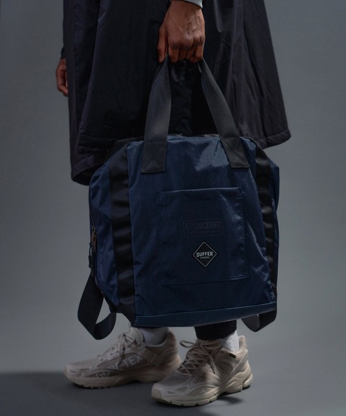 The DUFFER of ST.GEORGE（ザダファーオブセントジョージ）の「LUCEBER × BLACK LABEL 2WAY PARACHUTE BAG：ルースバー別注 2ウェイ パラシュートバッグ（トートバッグ・メンズ・ブラック/ネイビー・F）」の4枚目の写真