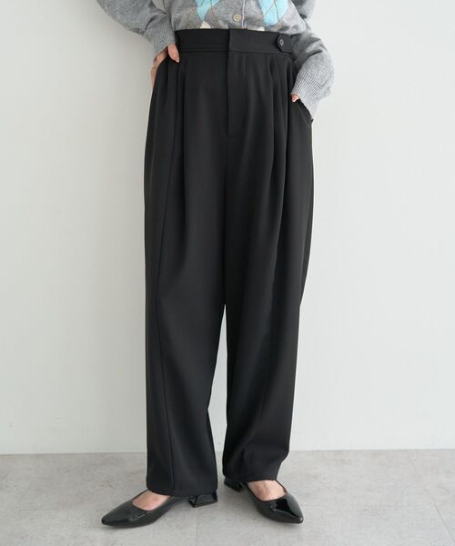 earth music&ecology（アースミュージックアンドエコロジー）の「タックコクーンパンツ（その他パンツ・レディース・ベージュ/ブラック/チャコールグレー・S/M）」の2枚目の写真