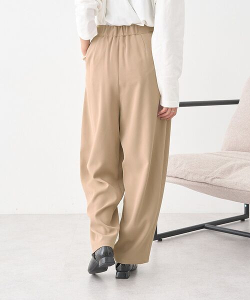 earth music&ecology（アースミュージックアンドエコロジー）の「タックコクーンパンツ（その他パンツ・レディース・ベージュ/ブラック/チャコールグレー・S/M）」の7枚目の写真