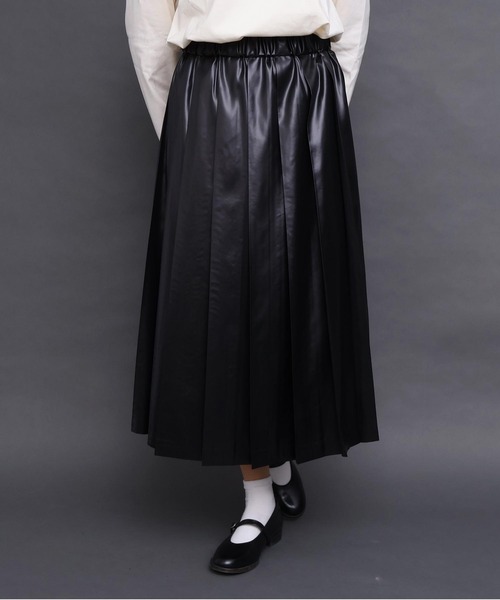 I am I in fact...(アイアムアイインファクト)の「LEATHER LIKE pleats skirt(スカート・レディース・ブラック・FREE)」の1枚目の写真