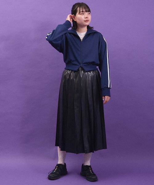 I am I in fact...(アイアムアイインファクト)の「LEATHER LIKE pleats skirt(スカート・レディース・ブラック・FREE)」の8枚目の写真