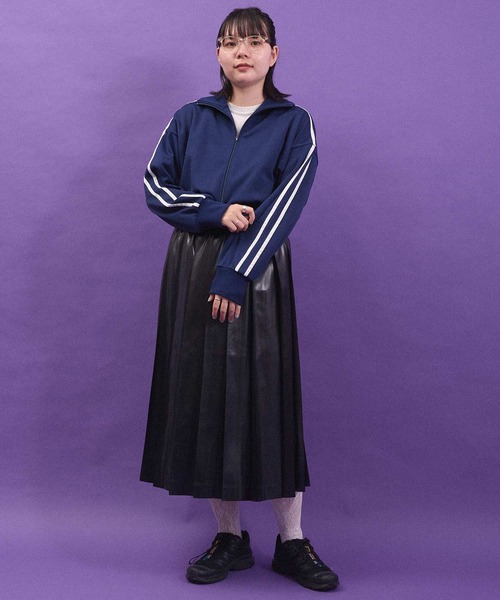 I am I in fact...(アイアムアイインファクト)の「LEATHER LIKE pleats skirt(スカート・レディース・ブラック・FREE)」の12枚目の写真