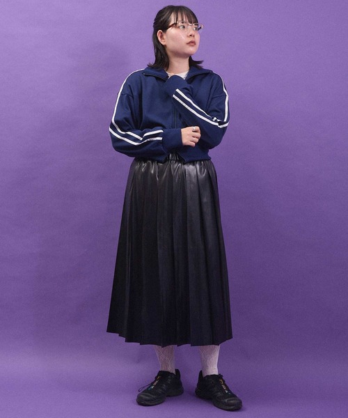 I am I in fact...(アイアムアイインファクト)の「LEATHER LIKE pleats skirt(スカート・レディース・ブラック・FREE)」の10枚目の写真