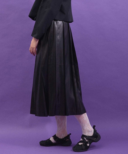 I am I in fact...(アイアムアイインファクト)の「LEATHER LIKE pleats skirt(スカート・レディース・ブラック・FREE)」の7枚目の写真