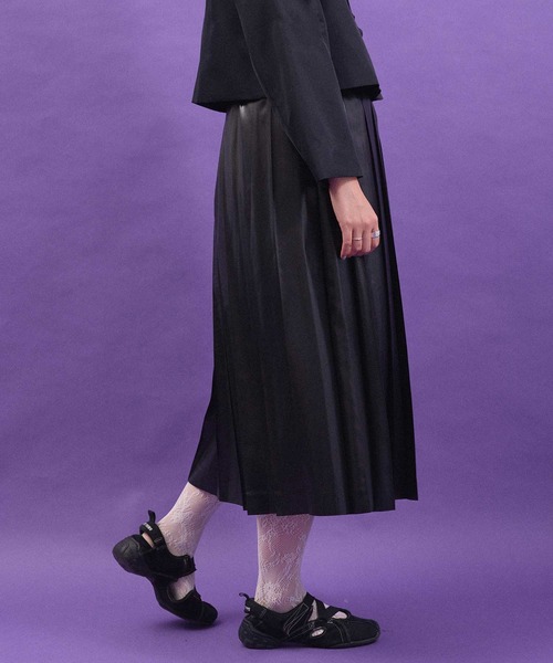 I am I in fact...(アイアムアイインファクト)の「LEATHER LIKE pleats skirt(スカート・レディース・ブラック・FREE)」の5枚目の写真