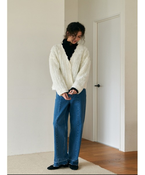 Brown&Street(ブラウンアンドストリート)の「テクスチャーフリルジャケット(ノーカラージャケット・レディース・ブラック/アイボリー・FREE)」の4枚目の写真