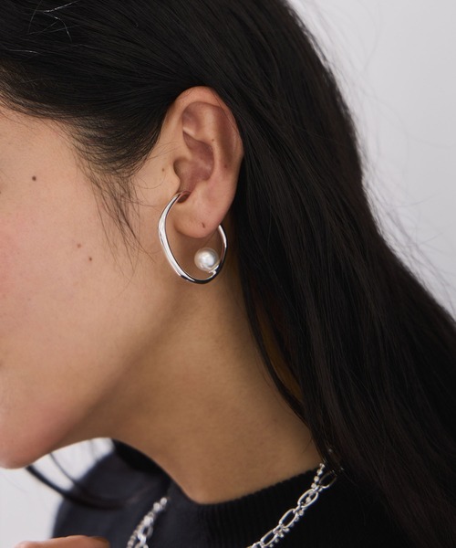 VIS（ビス）の「フープパールイヤーカフ（イヤリング・レディース・シルバー/ゴールド・FREE）」の2枚目の写真