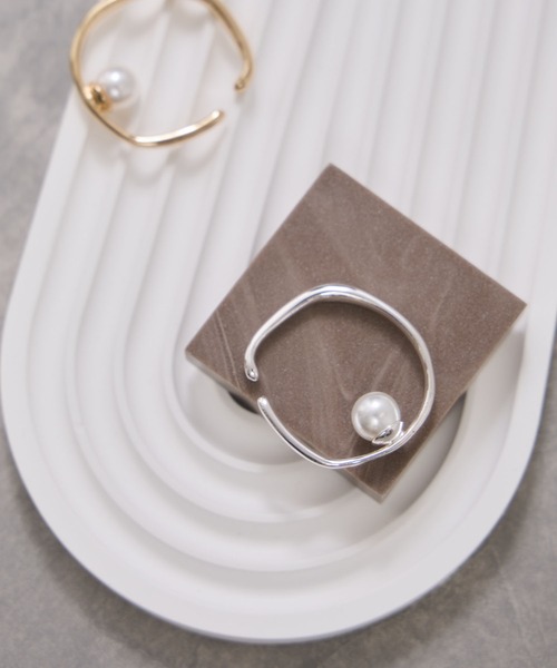 VIS（ビス）の「フープパールイヤーカフ（イヤリング・レディース・シルバー/ゴールド・FREE）」の3枚目の写真
