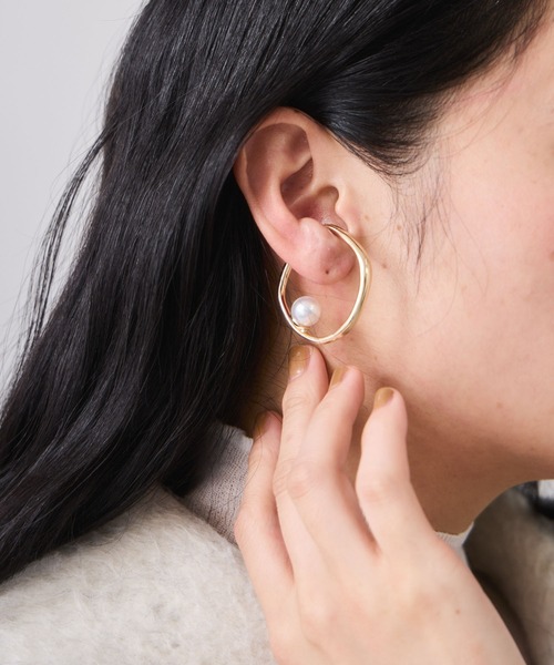 VIS（ビス）の「フープパールイヤーカフ（イヤリング・レディース・シルバー/ゴールド・FREE）」の5枚目の写真