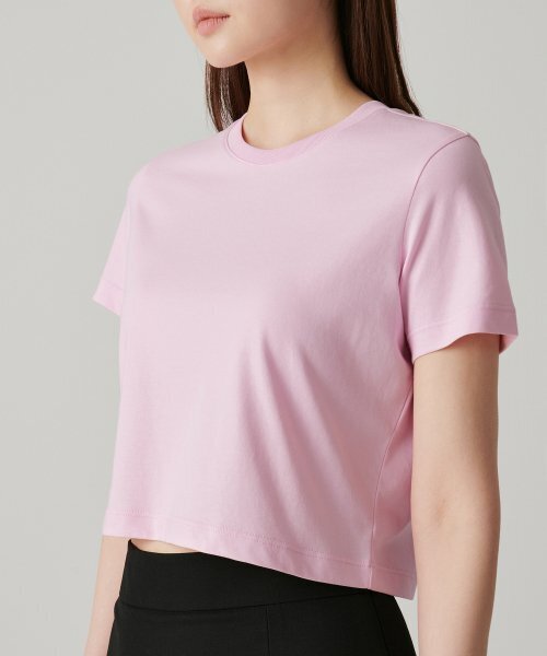 MUSINSA STANDARD WOMAN（ムシンサスタンダードウーマン）の「[クールタンダード] ウィメンズ クルーネック クロップTシャツ [ピンク]（Tシャツ/カットソー・レディース・その他・SMALL/MEDIUM/LARGE/X-LARGE/X-SMALL）」の3枚目の写真