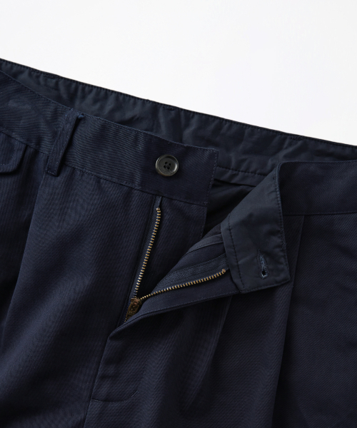 OUTSTANDING(アウトスタンディング)の「HIGH DENSITY COTTON DOUBLE PLEATED PANTS_NAVY(その他パンツ・メンズ・その他・SMALL/MEDIUM/LARGE)」の4枚目の写真