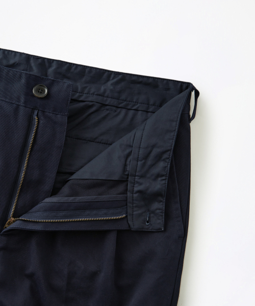 OUTSTANDING(アウトスタンディング)の「HIGH DENSITY COTTON DOUBLE PLEATED PANTS_NAVY(その他パンツ・メンズ・その他・SMALL/MEDIUM/LARGE)」の5枚目の写真