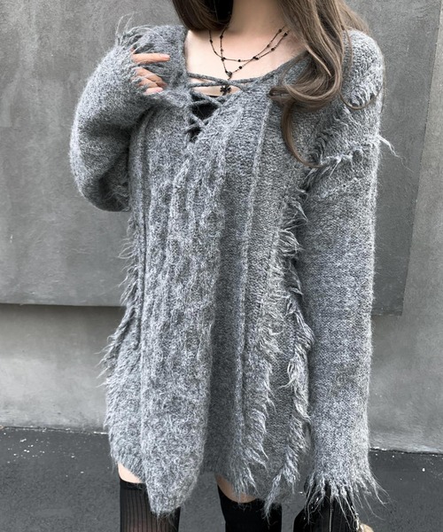VEILA(ヴェイラ)の「フリンジレースアップケーブルニットプルオーバー(ニット/セーター・レディース・グレー/ライトベージュ・フリー)」の10枚目の写真