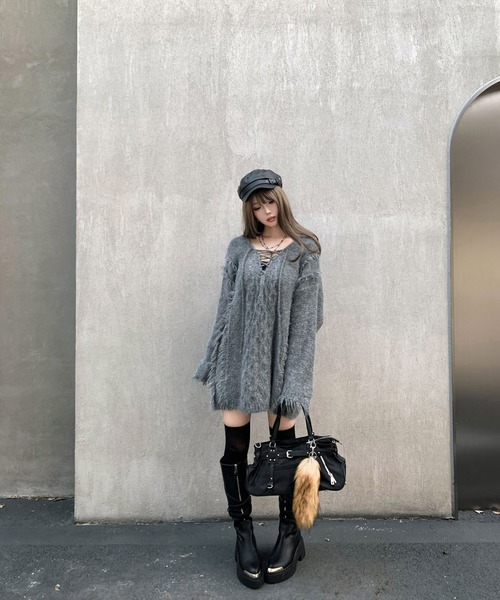 VEILA(ヴェイラ)の「フリンジレースアップケーブルニットプルオーバー(ニット/セーター・レディース・グレー/ライトベージュ・フリー)」の14枚目の写真