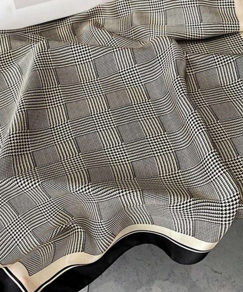 ARTIFICIAL SWEETENER（アーティフィシャル　スウィートナー）の「【 ARTIFICIAL SWEETENER 】シルクタッチ千鳥スカーフ（バンダナ/スカーフ・メンズ・ホワイト/ブラウン・FREE）」の3枚目の写真