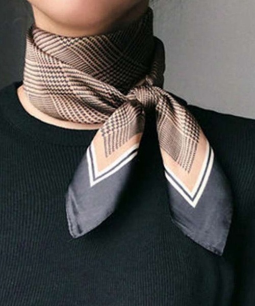 ARTIFICIAL SWEETENER（アーティフィシャル　スウィートナー）の「【 ARTIFICIAL SWEETENER 】シルクタッチ千鳥スカーフ（バンダナ/スカーフ・メンズ・ホワイト/ブラウン・FREE）」の5枚目の写真