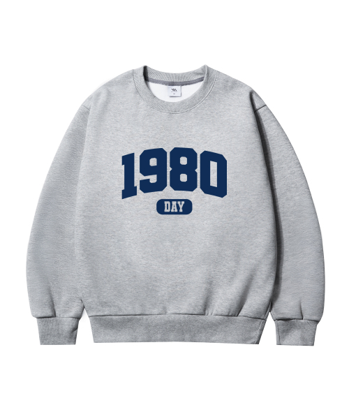 MILLION DAY(ミリオンデイ)の「1980 Arch Logo Special Double-Sided Man-to-Man(スウェット・レディース・チャコール/ブラック/グレー/アイボリー・LARGE/XX-LARGE/XXXX-LARGE/XXX-LARGE/X-LARGE/MEDIUM)」の2枚目の写真