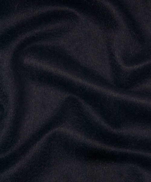 LANVIN en Bleu（ランバンオンブルー）の「ワンポイントロゴ カシミヤマフラー（マフラー・メンズ・ブラック/グレイッシュベージュ/チャコールグレー/ライトグレー・FREE）」の6枚目の写真