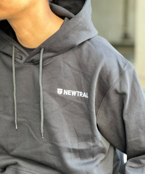 NEWTRAL(ニュートラル)の「【NEWTRAL】CHEST_S_LOGO Embroidery Hoodie(パーカー・メンズ・ヘザーグレー/ブラック・MEDIUM/LARGE/X-LARGE)」の4枚目の写真
