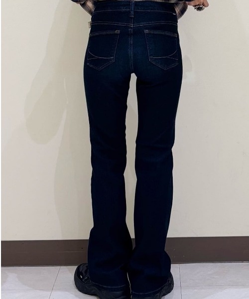 SOMETHING(サムシング)の「SOMETHING(サムシング)【レディース】「BODYFIRE」フレアパンツ(デニムパンツ・レディース・ダークインディゴブルー・26inch/27inch/28inch/29inch/30inch/31inch)」の12枚目の写真