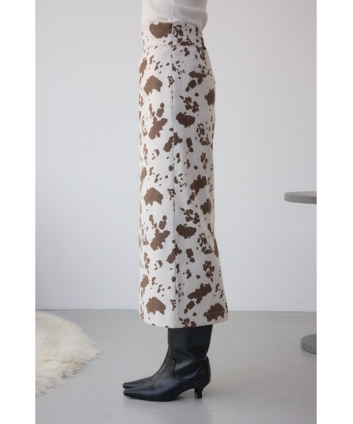 AZUL by moussy（アズールバイマウジー）の「カウ柄ジャガードタイトスカート（スカート・レディース・ホワイト系その他/ブラウン系その他・SMALL/MEDIUM）」の7枚目の写真