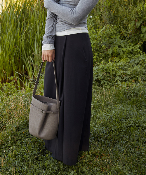 FOLNUA（フォルニュア）の「MAXI PENCIL SKIRT (BLACK)（スカート・レディース・その他・SMALL/MEDIUM）」の2枚目の写真