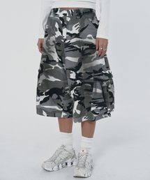 suade（スエード）の「WIDE CARGO SHORTS [WHITE CAMO]（その他パンツ）」