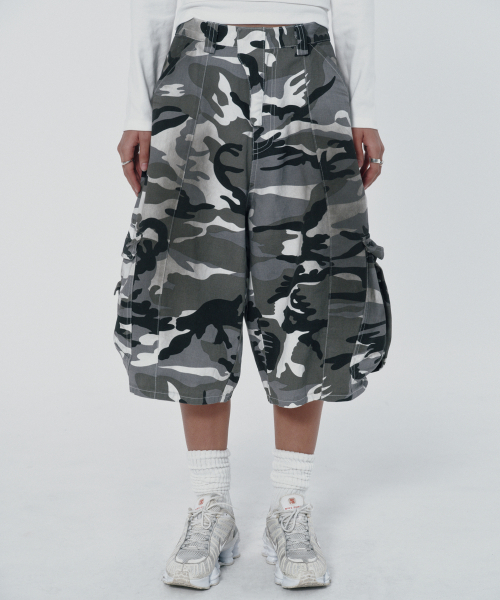 suade（スエード）の「WIDE CARGO SHORTS [WHITE CAMO]（その他パンツ・レディース・その他・SMALL/MEDIUM/LARGE）」の2枚目の写真