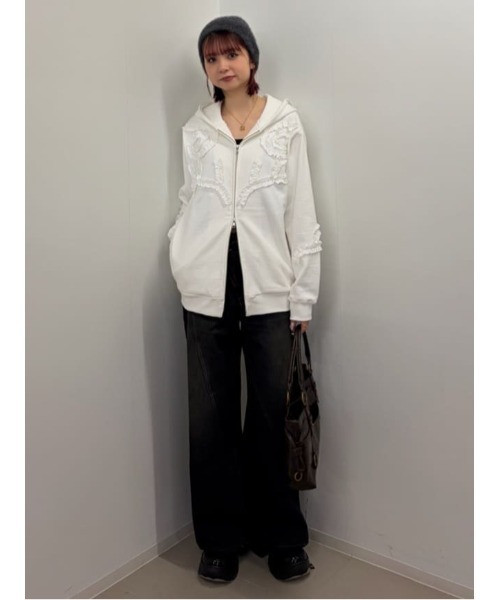 SLY（スライ）の「FRILL ZIP UP HOODIE フリルジップアップフーディ 冬服 春服 ジップパーカー（パーカー・レディース・杢グレー/オフホワイト/ブラック・FREE）」の20枚目の写真