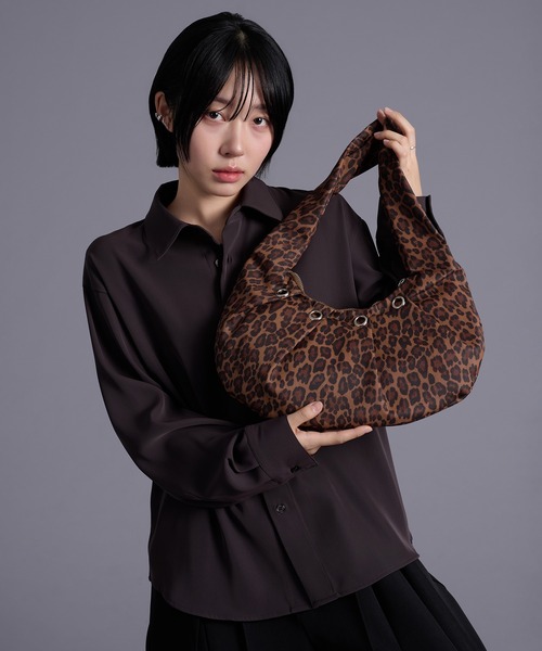 Ellno Loset(エルノロゼット)の「ハトメデザインタックバック(ハンドバッグ・メンズ・ブラウン系その他/ブラック・FREE)」の5枚目の写真