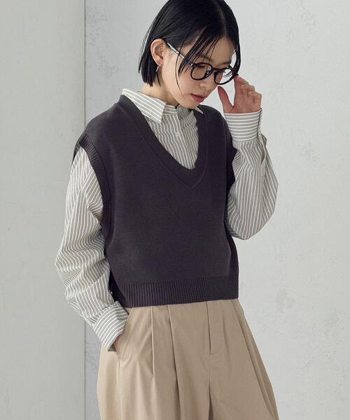 COMME CA ISM（コムサイズム）の「Vネックニットベスト（ベスト・レディース・チャコール/サックスブルー/グリーン/オフホワイト・FREE）」の3枚目の写真