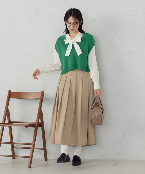 COMME CA ISM（コムサイズム）の「Vネックニットベスト（ベスト・レディース・チャコール/サックスブルー/グリーン/オフホワイト・FREE）」の5枚目の写真