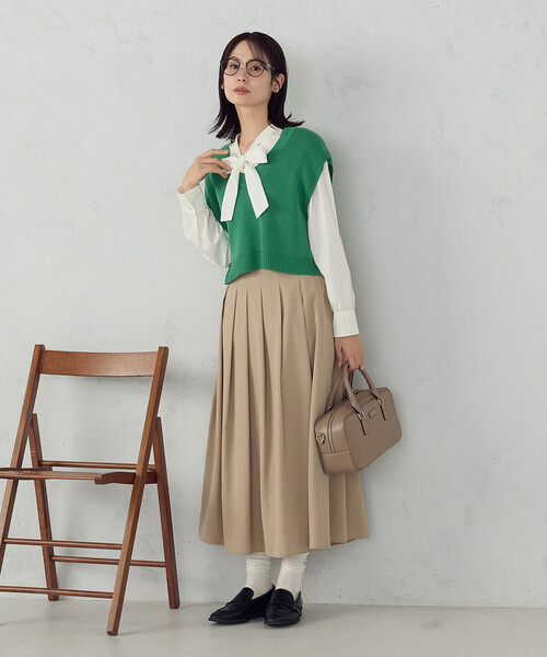 COMME CA ISM（コムサイズム）の「Vネックニットベスト（ベスト・レディース・チャコール/サックスブルー/グリーン/オフホワイト・FREE）」の6枚目の写真