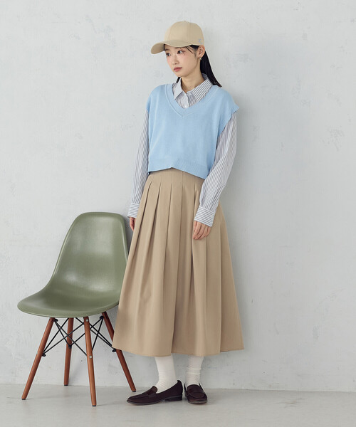 COMME CA ISM（コムサイズム）の「Vネックニットベスト（ベスト・レディース・チャコール/サックスブルー/グリーン/オフホワイト・FREE）」の13枚目の写真