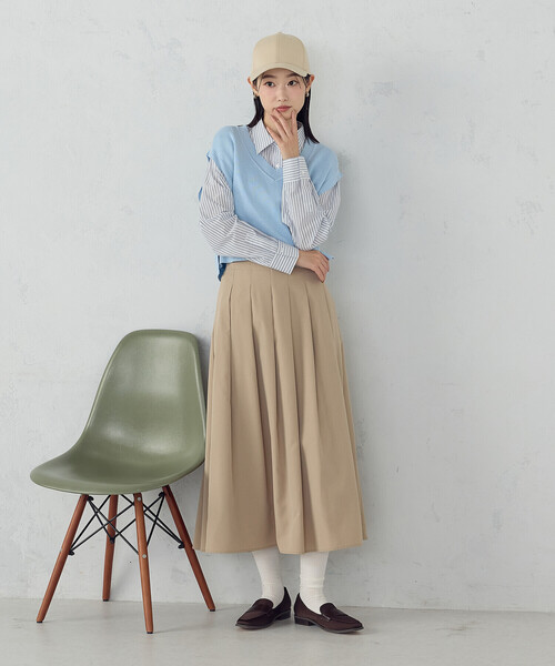 COMME CA ISM（コムサイズム）の「Vネックニットベスト（ベスト・レディース・チャコール/サックスブルー/グリーン/オフホワイト・FREE）」の14枚目の写真