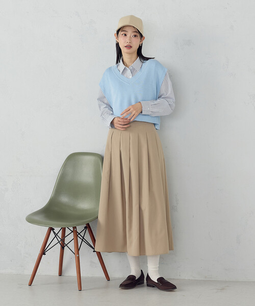 COMME CA ISM（コムサイズム）の「Vネックニットベスト（ベスト・レディース・チャコール/サックスブルー/グリーン/オフホワイト・FREE）」の15枚目の写真