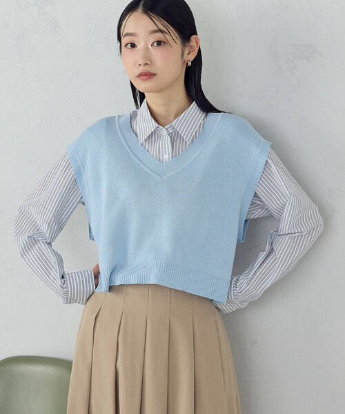 COMME CA ISM（コムサイズム）の「Vネックニットベスト（ベスト・レディース・チャコール/サックスブルー/グリーン/オフホワイト・FREE）」の16枚目の写真
