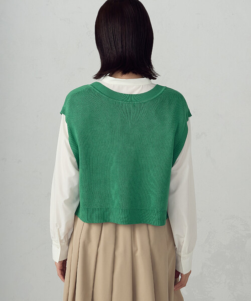 COMME CA ISM（コムサイズム）の「Vネックニットベスト（ベスト・レディース・チャコール/サックスブルー/グリーン/オフホワイト・FREE）」の21枚目の写真
