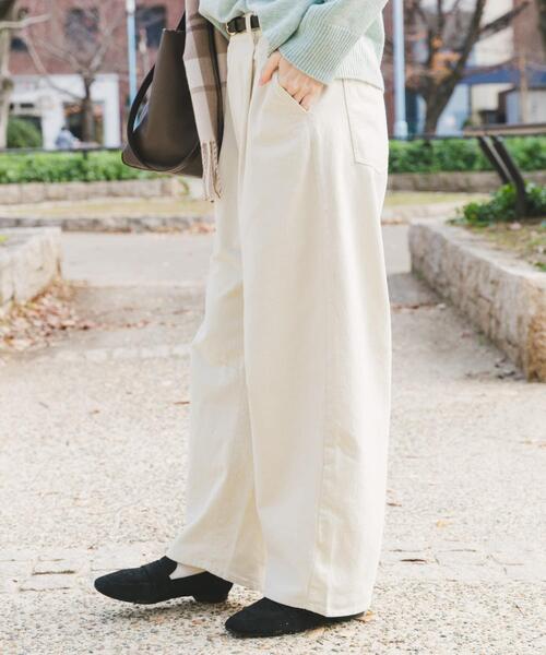 ITEMS URBANRESEARCH（アイテムズ アーバンリサーチ）の「バレルレッグパンツ（その他パンツ・レディース・ブラウン/ホワイト系その他・FREE）」の5枚目の写真